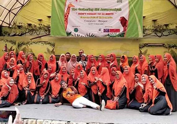 Kegiatan gathering komite SD Assuryaniyah di Cisarua Bogor.